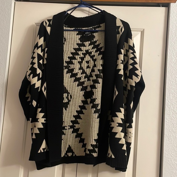 BCBGMaxAzria Sweaters - Womens BCBGMaxazria 3/4" Sleeve Aztec Chunky Knit Cardigan. Size S/M